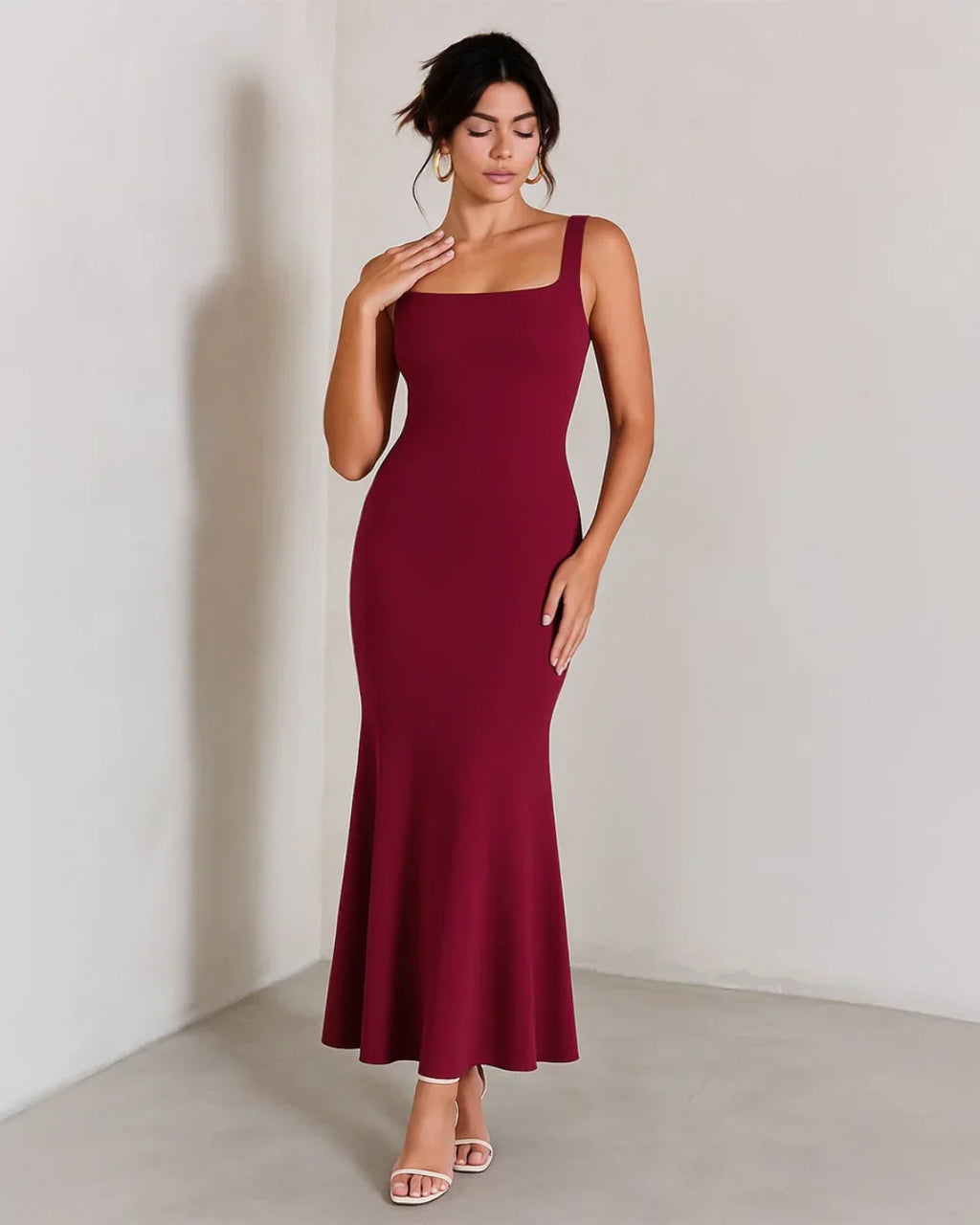 Scoop Neck Backless Bodycon Dress in Burgundy